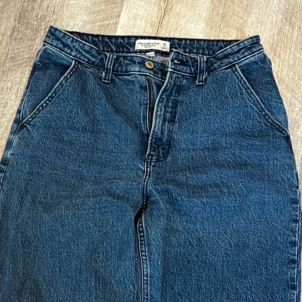 Abercrombie & Fitch The 90's Relaxed High Rise Blue Jeans - Picture 2 of 9
